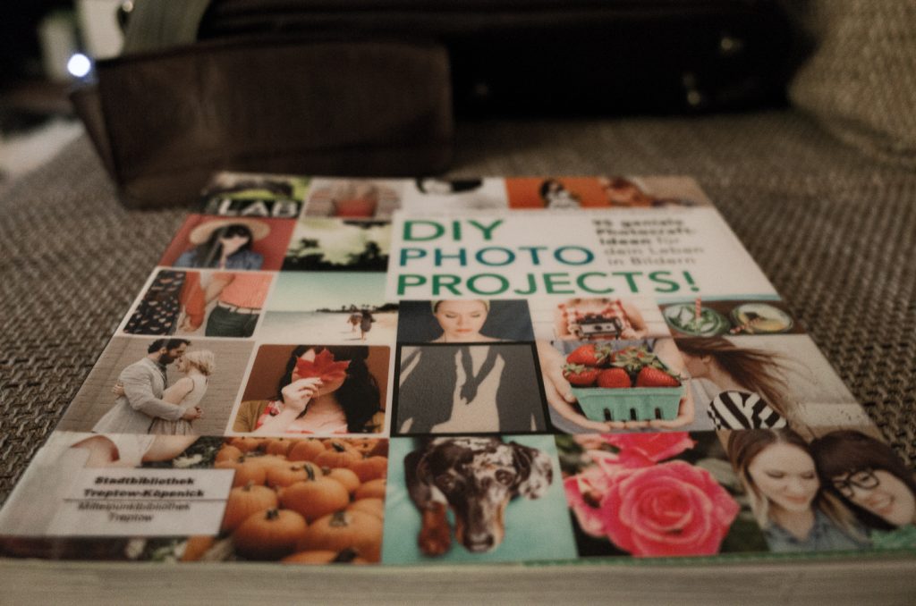 Tag 4 - Auf der Suche nach neuen Inspirationen. Heute war ein etwas längerer Tag und die Motivsuche war leider nicht so erfolgreich, daher müssen jetzt neue Ideen her. Wie kommst Du an neue Ideen und Inspirationen? #brillski365 #tag4 #book #diy #photography #lichtsistallespresets #igers #dirkbrillski #photography #photooftheday #365project #diewocheaufinstagram