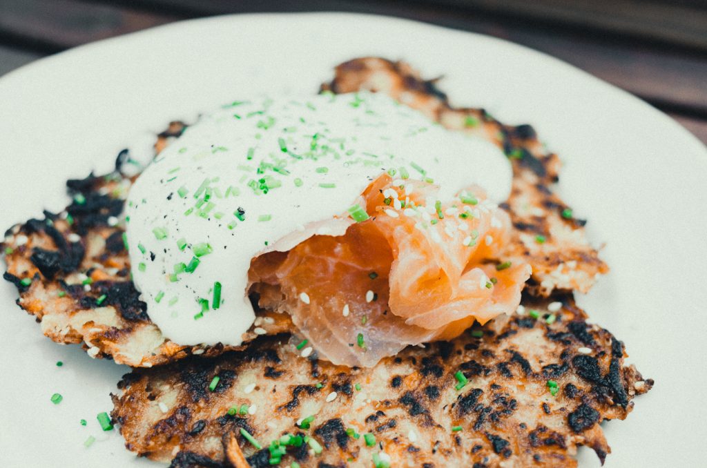 Tag 8 - Dinner - Es gab Lachs auf Möhren-Kartoffel-Rösti mit Zitronen-Joghurt-Creme. Aber ich glaube Food-Fotografie überlasse ich den Profis ;)