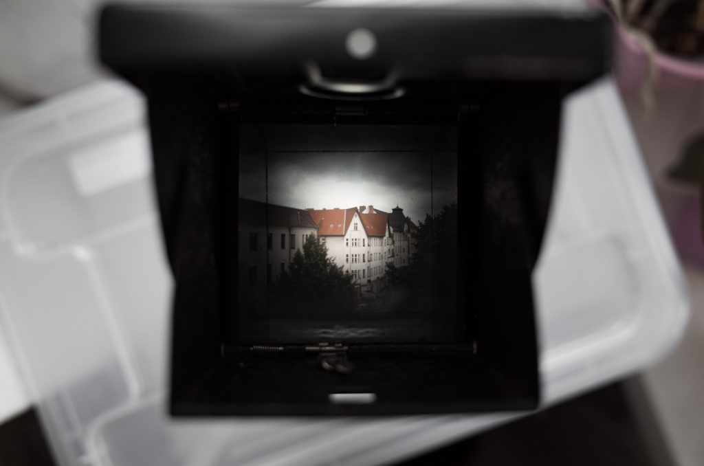 Tag 12 - Through the Lens #brillski365 #tag12 #reflekta #reflekta2 #analogfotografie #throughthelens #mirror #analogphotography #photography #lichtsistallespresets #igers #dirkbrillski #photooftheday #365project #diewocheaufinstagram