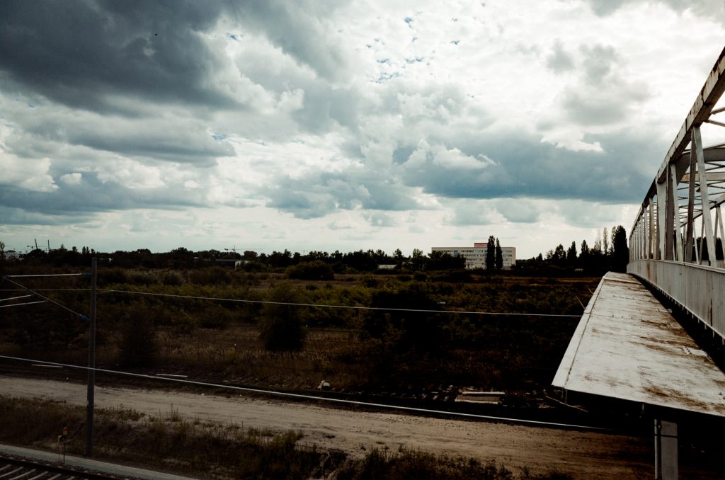 Tag 16 - Cloud Porn - Der Himmel lud einfach dazu ein heute ein wenig Wolken abzulichten. Also habe ich auf dem Weg nach Hause fix die kleine #Ricoh GR gezückt. Es sehr schöne kleine Kamera die locker in die Hosentasche passt, aber dennoch sehr gute Bilder macht.