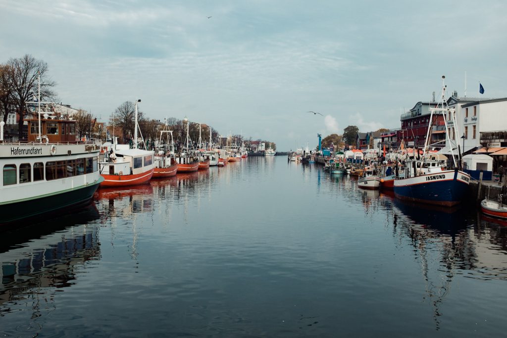 Tag 87 - Warnemünde // Der Gang über die Brücke mit dem Blick auf den Alten Strom - fast immer mache ich hier ein Foto, somit eine Art Lieblingsplatz in Warnemünde und jedes Mal Auslöser für akute Melancholie! Wunderbar!