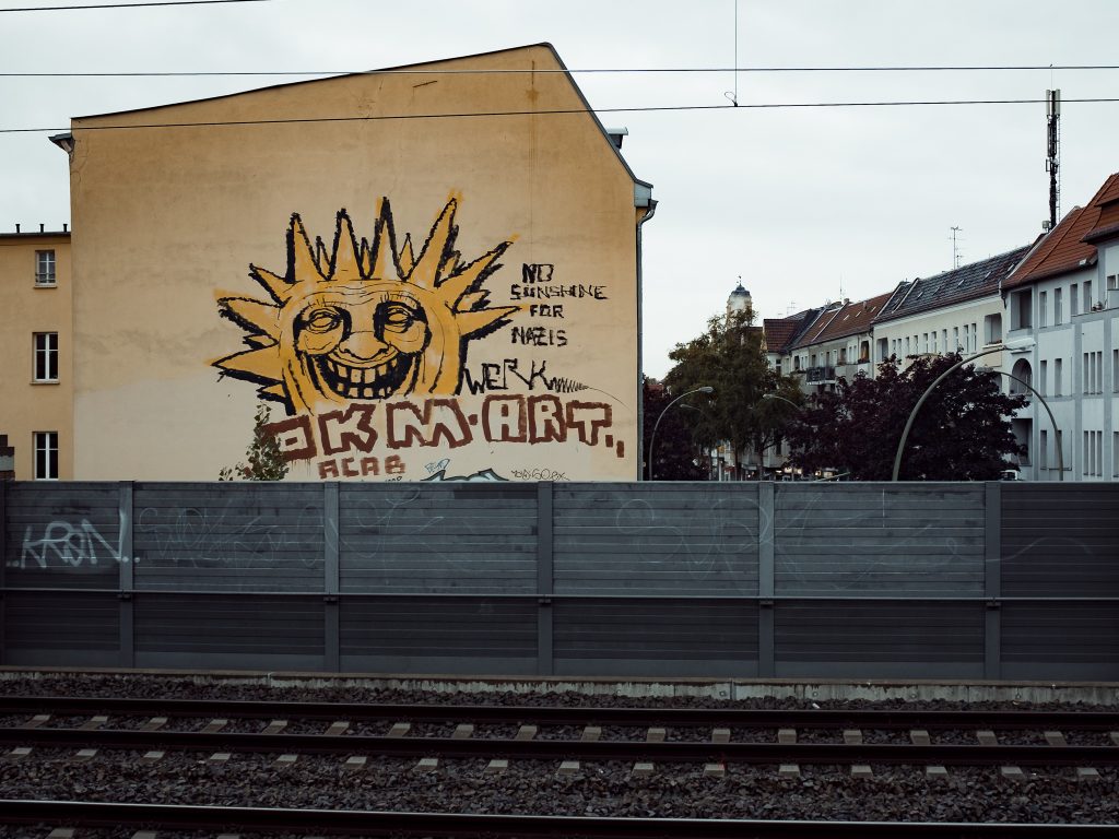 Tag 72 - FCK NZS  // ... Scheint die Sonne auch für Nazis? - Wenn's nach mir geht, tut sie's nicht! - Die Ärzte - Ein Sommer Nur Für Mich