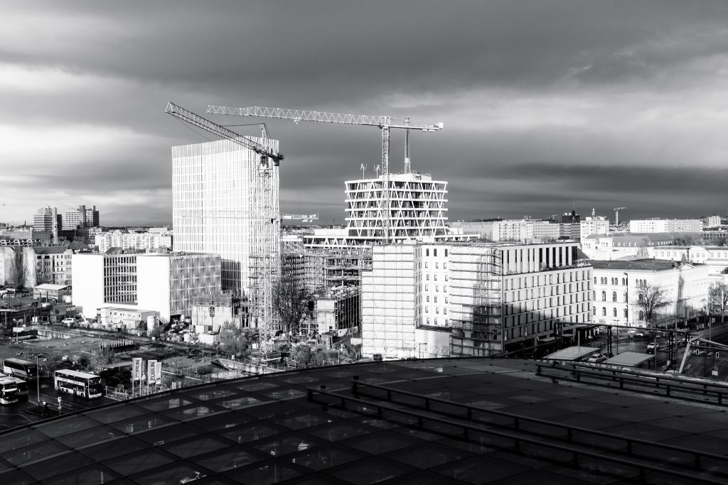 Tag 111 - BLN Baustelle // „Das Geheimnis der Veränderung ist, seine ganze Energie darauf zu fokussieren, nicht das Alte zu bekämpfen, sondern das Neue zu errichten.“ - Socrates 