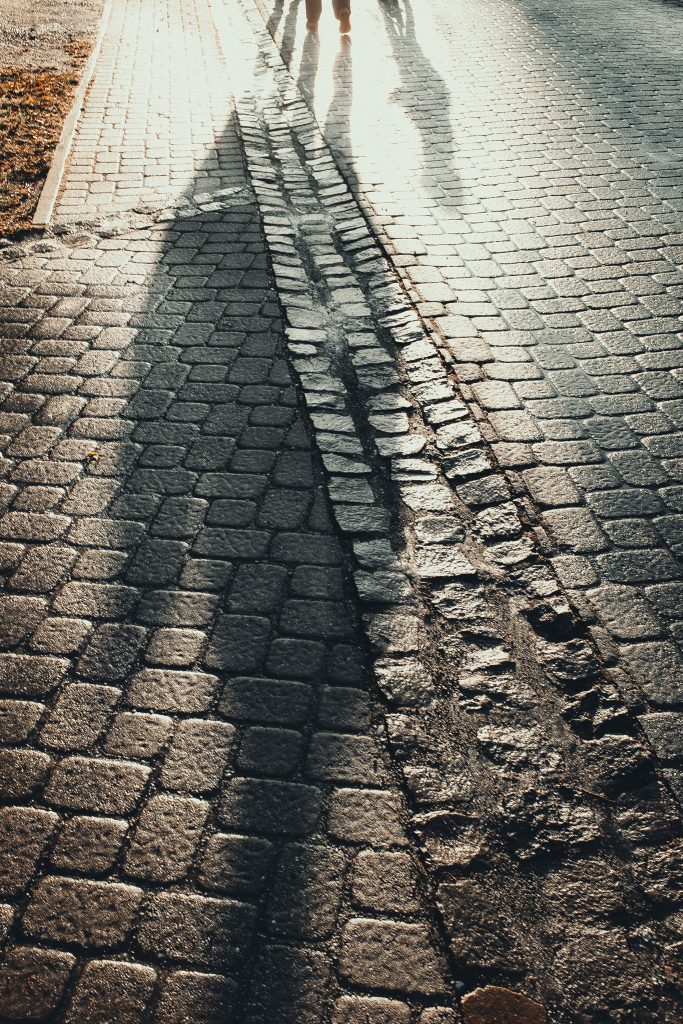 Tag 150 - Schatten // "Nur, wer das Licht bewegen lernt, kann den Schatten gebieten." - Gustav Meyrink #brillski365 #tag150 #quote #street #light #sun #shadows #photography #igers #igersgermany #dirkbrillski #photooftheday #365project #diewocheaufinstagram #fujifilm #fujix100t #x100t #ig_germany  #ig_photooftheday #instagood #travel #urbanandstreet