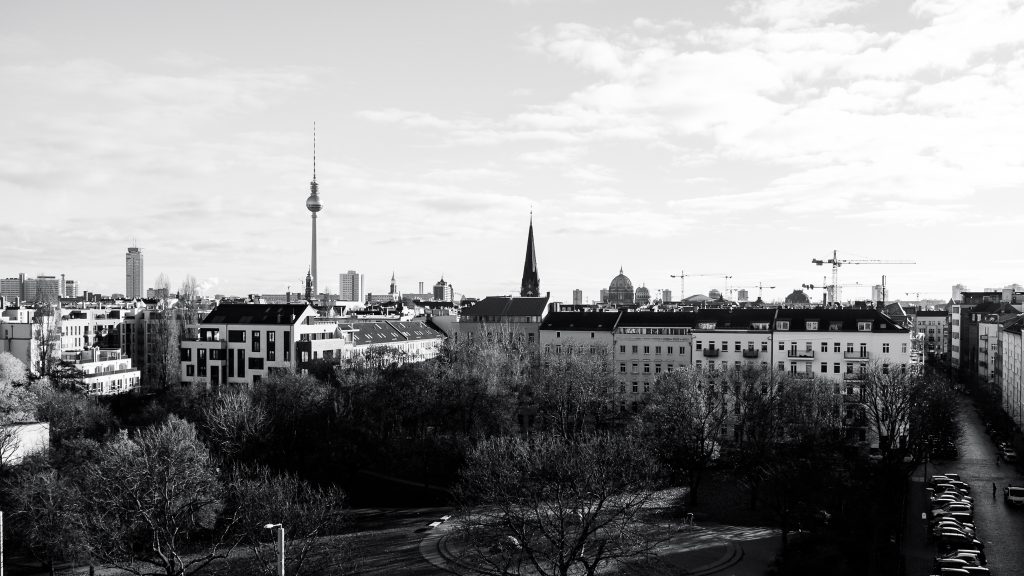 Tag 134 -Büropanorama // „Zu den Zierden Deutschlands gehören seine Städte. Unter ihnen ist Berlin weder die älteste noch die schönste. Unerreicht aber ist seine Lebendigkeit.“ - Richard von Weizsäcker