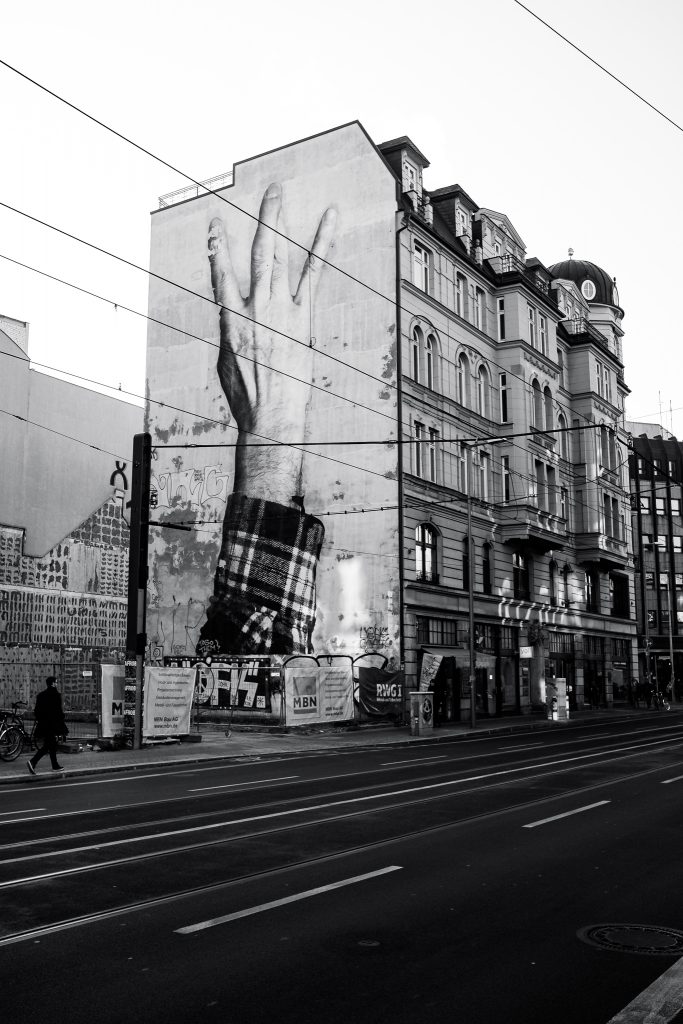 Tag 128 - BLN Westside // "Berlin. Es lebt dort ein so verwegener Menschenschlag beisammen, daß man mit der Delikatesse nicht weit reicht, sondern daß man Haare auf den Zähnen haben und mitunter etwas grob sein muß, um sich über Wasser zu halten." - Johann Wolfgang von Goethe