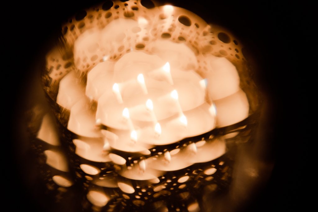 Tag 173 - Abstrakt //„Abstrakte Kunst wird immer beliebter, weil sie der inneren Wirklichkeit des Betrachters nahe kommt.“ - Erhard Blanck // Heute in einen kleinen Laden ein Spielzeugkamera mit Prisma entdeckt und gleich mal kreativ eingesetzt, denke nicht zum letzten mal.