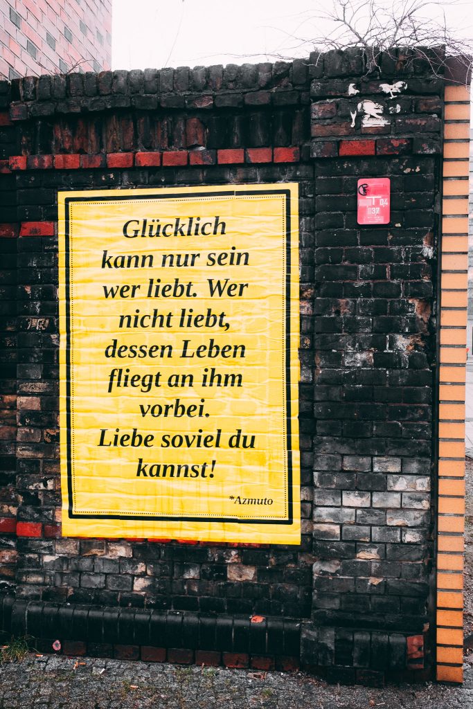 Tag 205 - Liebe // “Glücklich kann nur sein, wer liebt. Wer nicht liebt, dessen Leben fliegt an ihm vorbei.” - Filmzitat aus The Tree of Life