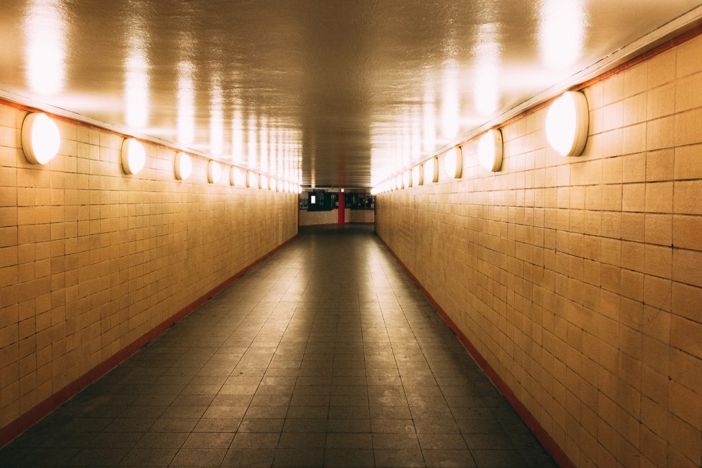 Tag 204 - Tunnel // "Auf Veränderung zu hoffen, ohne selbst etwas dafür zu tun, ist wie am Bahnhof zu stehen und auf ein Schiff warten." - unbekannt