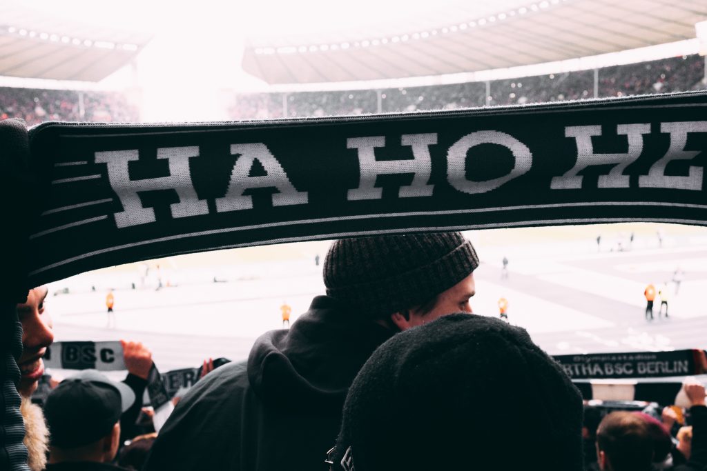 Tag 202 - Spieltag  // „Fußball ist ein Spiel der Freiheit, der Visionen und Gefühle. Fußball macht mich glücklich. Wenn ich auf ein Fußballfeld komme, und dort liegt ein Ball, dann will ich mit ihm spielen. Das Stadion ist ein Ort der Kreativität.“ - César Luis Menotti #brillski365 #tag202 #bundesliga #herthabsc #motivation #quote #photography #igers #igersgermany #ig_berlincity #ig_worldclub #dirkbrillski #photooftheday #365project #diewocheaufinstagram #fujifilm #fujix100t #x100t #ig_germany  #ig_photooftheday #instagood #reportage #instamood