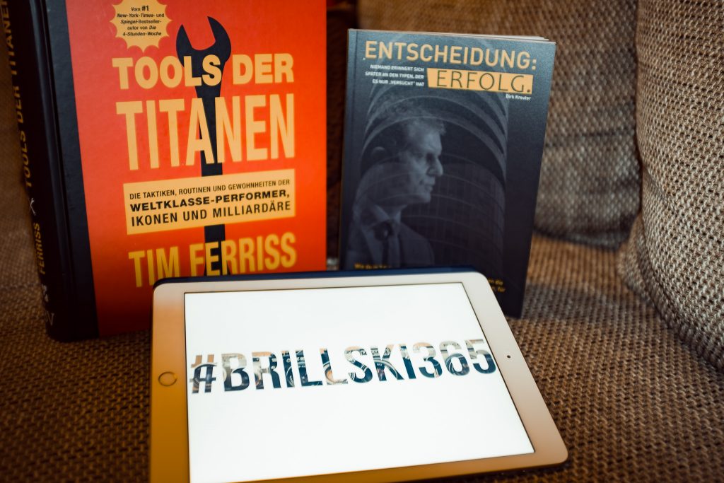 Tag 191 - Selbstmotivation // "Alte Gewohnheiten fressen gute Absichten zum Frühstück. Verändere deine Gewohnheiten, damit Du deine Resultate verändern kannst."- Darren Hardy #brillski365 #tag191 #happiness #selbstmotivation #erfolg #books #book #motivation #quote #photography #igers #dirkbrillski #photooftheday #365project #diewocheaufinstagram #fujifilm #fujix100t #x100t #ig_photooftheday #instagood #instamood #vsco