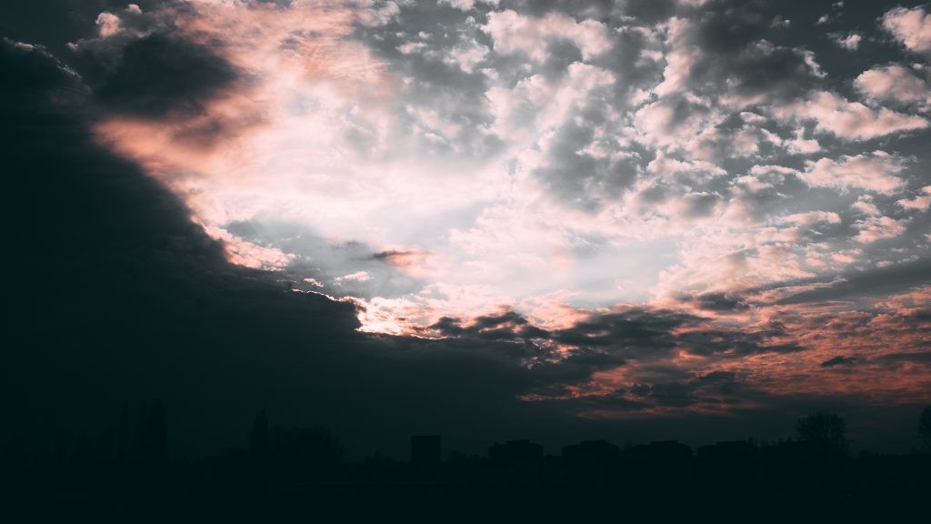 Tag 200 - Dämmerung // "Die Dämmerstunden sind es, in denen wir unser Geschick ausarbeiten, die offene Tageshelle mit ihrem Hasten verwehrt uns die Stille der inneren Ausblicke." - Wilhelm Vogel